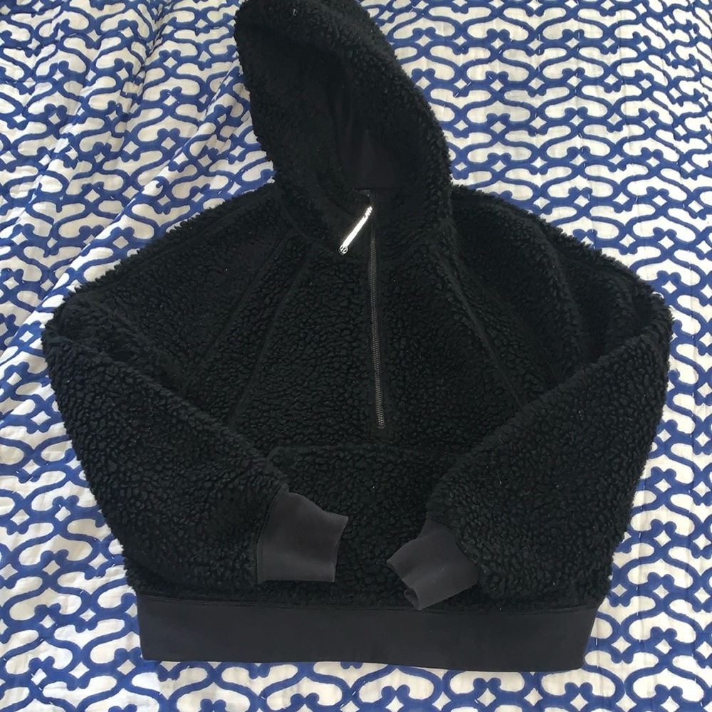 Lululemon black Sherpa scuba